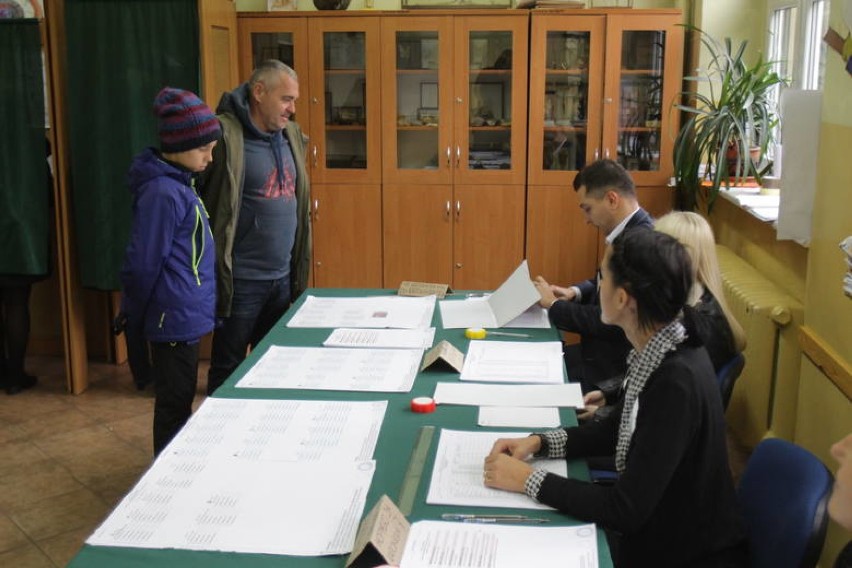 Wybory 2018 w Katowicach: głosowanie trwa. Frekwencja rośnie