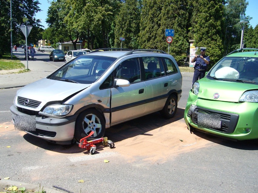 Wypadek w Żorach. Zderzyły się 2 samochody