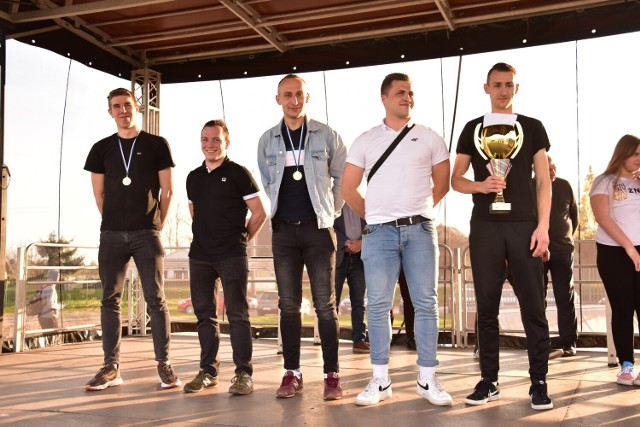 Zakończenie sezonu 2022-2023 Ligi Piłki Halowej MOS oraz Ligi Piłki Halowej MOS Old Boys na stadionie miejskim w Żninie.