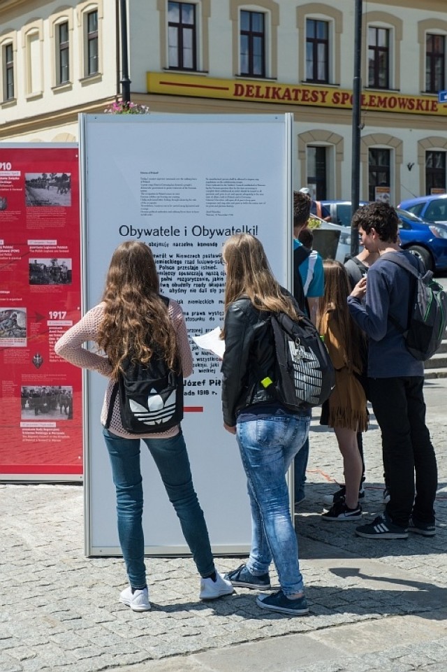 "Ojcowie Niepodległości" - wystawa na Rynku w Bochni na 100-lecie niepodległości