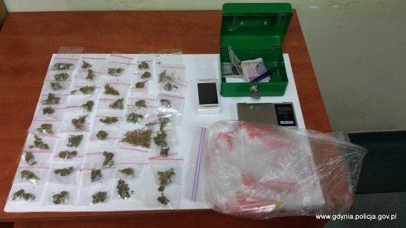 Policjanci z Gdyni zabezpieczyli 2 kg marihuany i 0,5 kg...