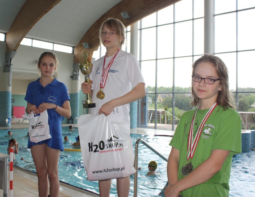 To już oficjalne. Paulina Cierpiałowska najlepszą 11-letnią pływaczką w Polsce