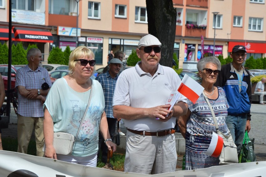 Lębork. Tour de Konstytucja z Tuleyą, Juszczyszynem i Gąciarkiem zawitał na plac Pokoju