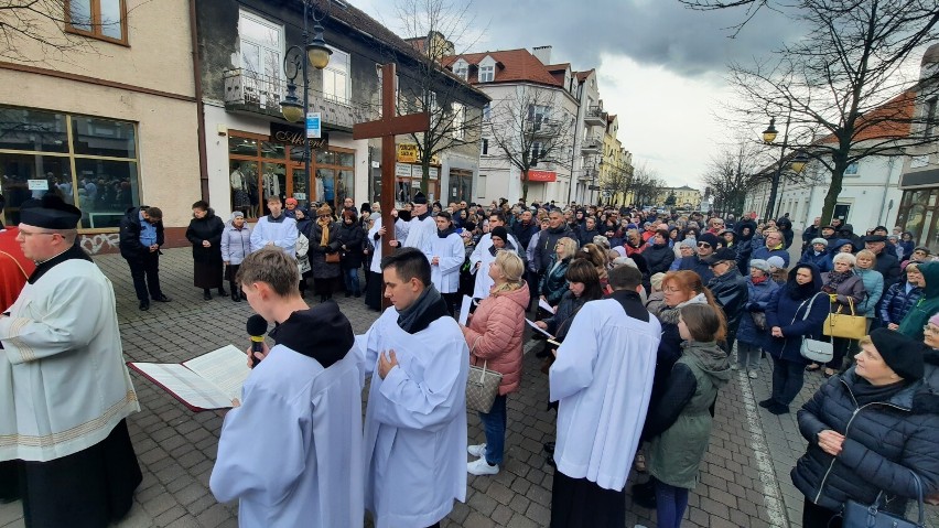 Nabożeństwo Drogi Krzyżowej odprawione na ulicach Włocławka,...