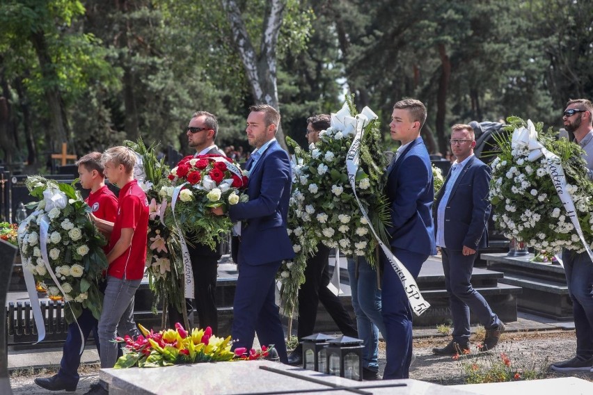 Kraków. Pogrzeb 14-letniego bramkarza.  Szymona Wolaka żegnali sportowcy oraz działacze Garbarni i Wisły Kraków [ZDJĘCIA]