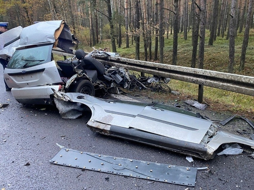 Droga jest całkowicie zablokowana, na miejscu trwają...