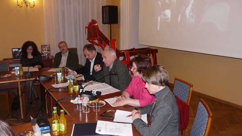 Wieluń: Burmistrz Antczak zrzekł się &quot;bursztynowej&quot; funkcji