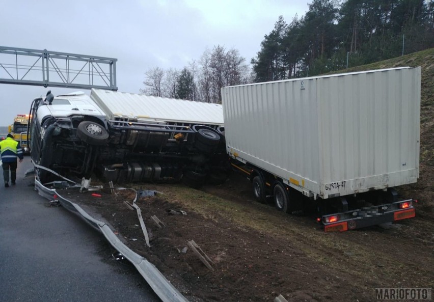 Wypadek ciężarówki na autostradzie A4 pod Krapkowicami