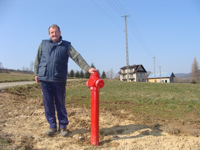 Ryszard Marzec ma własną studnię głębinową, ale w trakcie suszy wody w niej brakowało. Teraz może się to zmienić