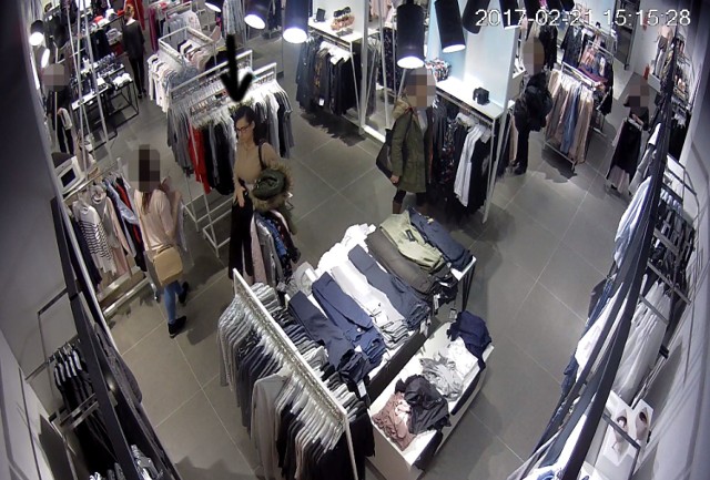 Weszły do centrum handlowego i ukradły ubrania za ponad 1000 zł. Znasz je? [ZDJĘCIA]