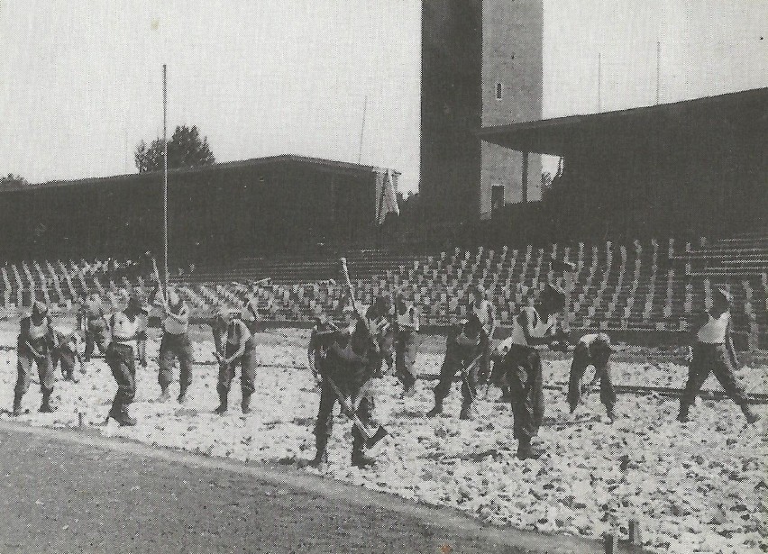 Odbudowa stadionu w 1948