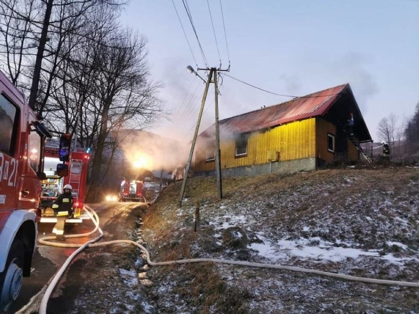 Spłonęła świetlica w Barnowcu. Gospodynie apelują: Pomóżcie nam odbudować serce wsi!