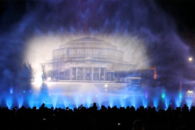 Wrocławska fontanna multimedialna to największa tego typu atrakcja w Polsce.