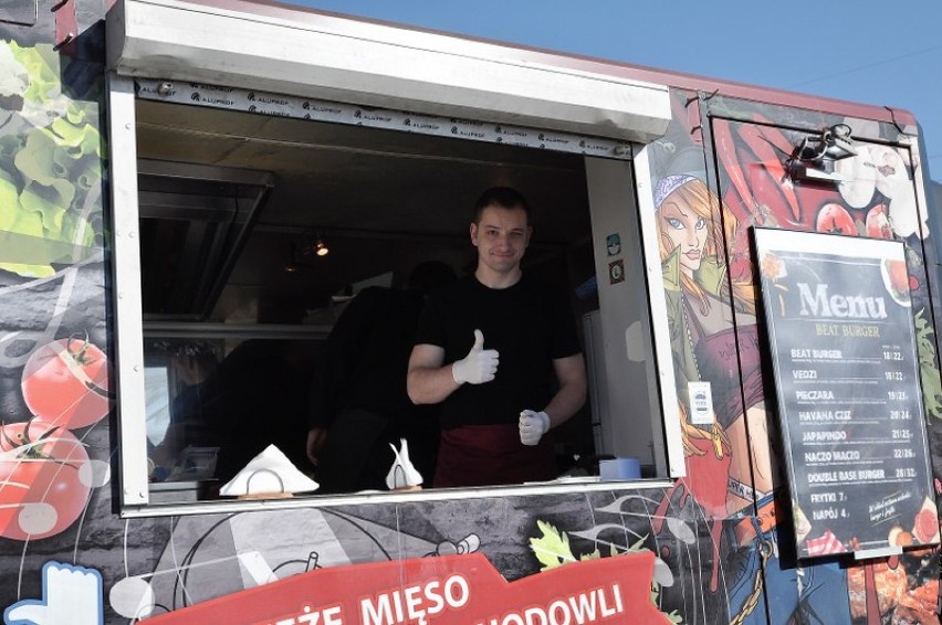 Food trucki cieszyły się powodzeniem.