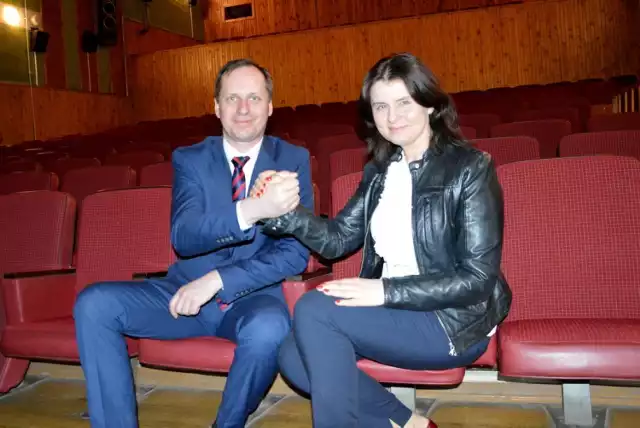 Od lewej: Krzysztof Frankenstein, burmistrz Sławna i Izabela Sozańska-Majchrzak, dyrektor SDK
