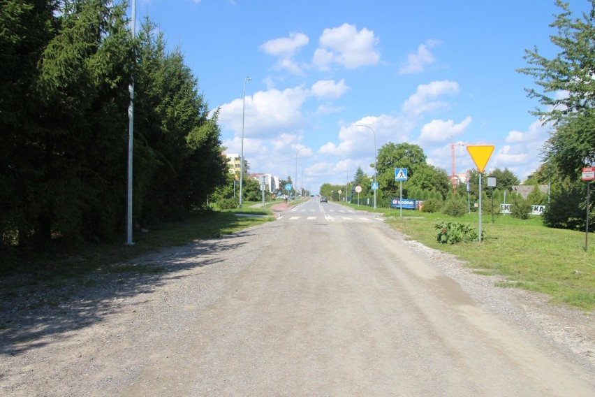 Sprawdź, które drogi w Kraśniku zostaną wyremontowane. Burmistrz podpisał umowy na kolejne inwestycje