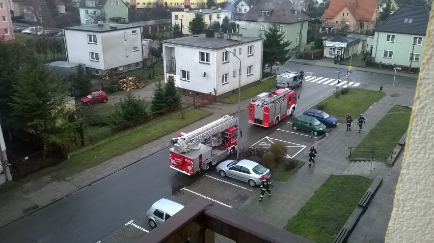 Akcja straży pożarnej w Lęborku przy ul. Słowackiego. Okazało się, że to fałszywy alarm [FOTO,WIDEO]