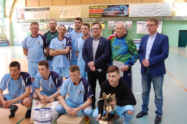 Puchar komendanta policji i wójta Przodkowa zdobyła drużyna Samorząd Przodkowo.