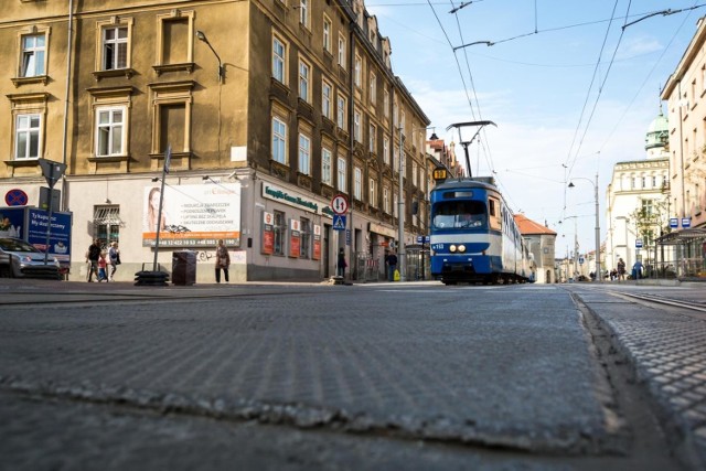 Zarząd Dróg Miasta Krakowa naliczył 28 mln zł kary za prace związane z przebudową ul. Krakowskiej, która zakończyła się wiele miesięcy po terminie, a prace nie zostały wykonane tak, jak tego oczekiwano.