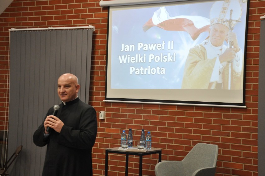 O św. Janie Pawle II w pleszewskiej bibliotece    