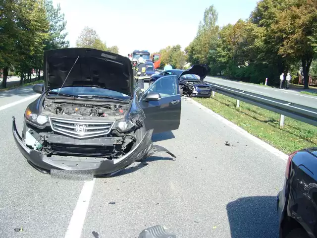 Pawłowice: Zderzenie trzech samochodów na wiślance