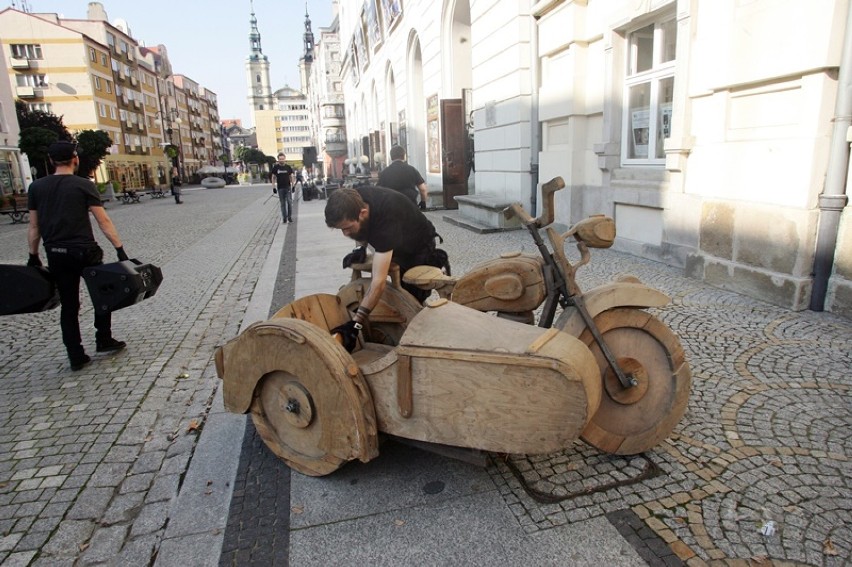 Częstowali zupą pomidorową na legnickim rynku [ZDJĘCIA]