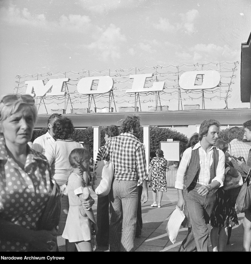 Taki był Sopot na starych zdjęciach! Wyścigi konne, festiwal w Operze Leśnej, molo, Grand Hotel, plaża i turyści na archiwalnych ZDJĘCIACH