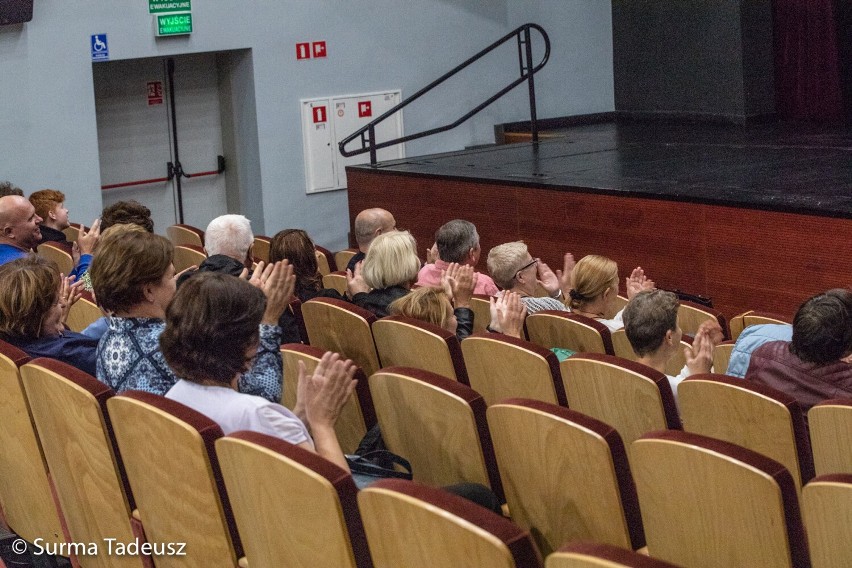 "Powrót do Lety" teatru Krzywa Scena na deskach dużej sceny Stargardzkiego Centrum Kultury. ZDJĘCIA