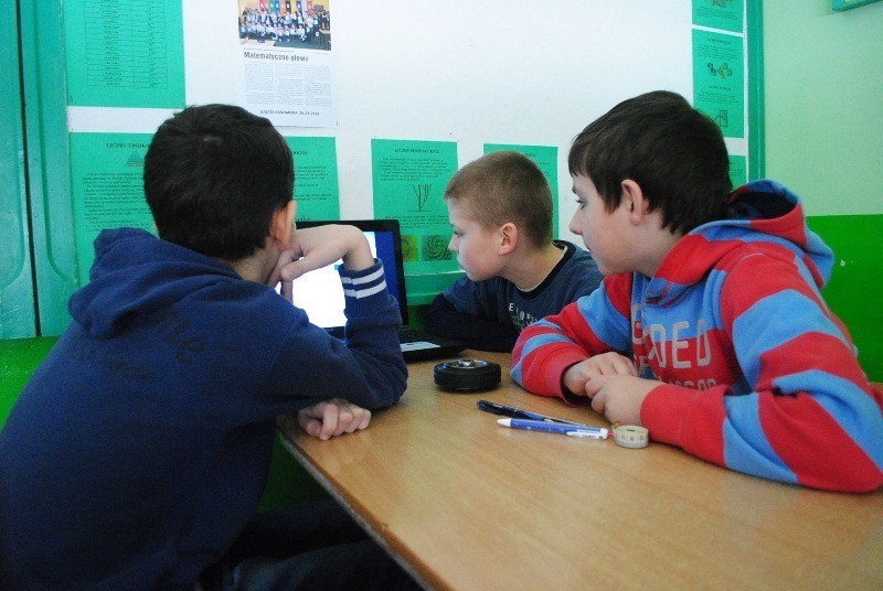 W szkole w Bieżyniu odbyła się lekcja pokazowa z wykorzystaniem laptopów i tablicy interaktywnej