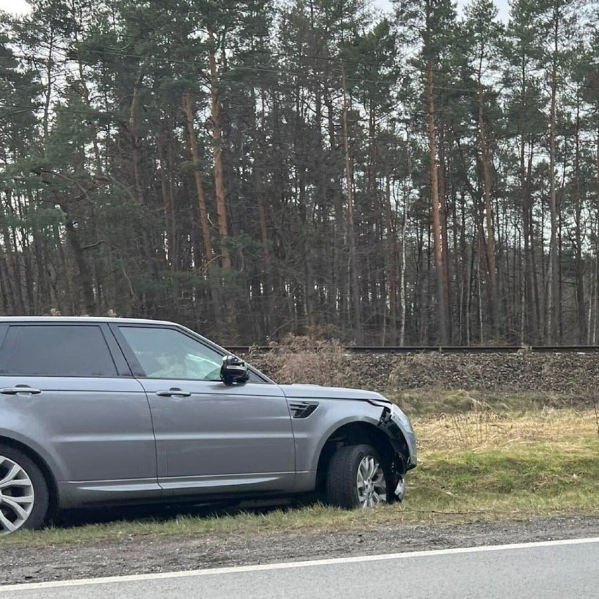 Pościg za skradzionym w Austrii samochodem. Sprawca rozbijał...