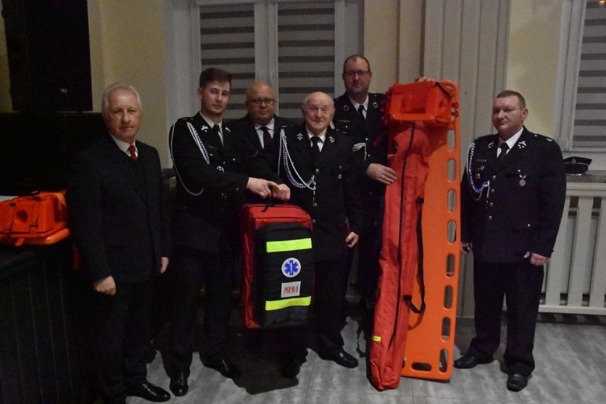 Strażacy z gminy Kuślin odebrali sprzęt ratowniczy
