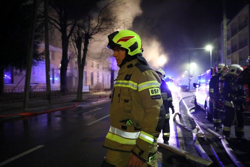 Pożar budynku byłego Metalplastu w Piotrkowie