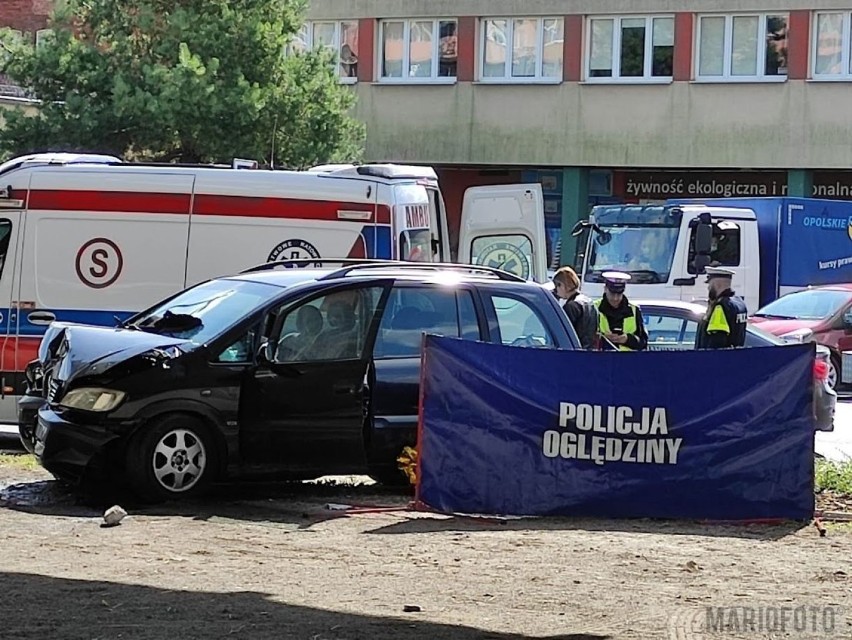 Opole zakorkowane po wypadku na rondzie przy Nysy Łużyckiej. Kierowca wjechał autem w filar wiaduktu. 70-latek nie żyje