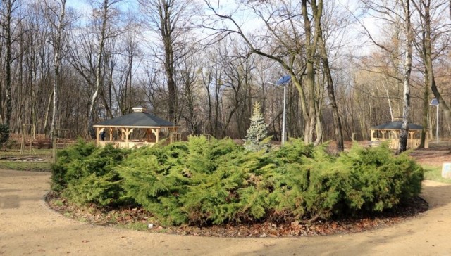 Park w Piekarach Śląskich został zmodernizowany. Są nowe alejki, altanki... Zobacz zdjęcia >>>