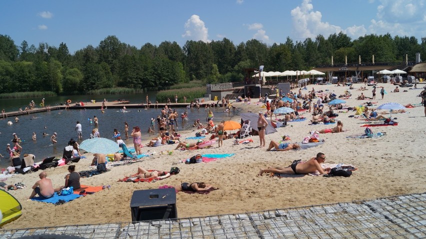 Plażowanie w Parku Lisiniec w Częstochowie. Gorący piasek i...