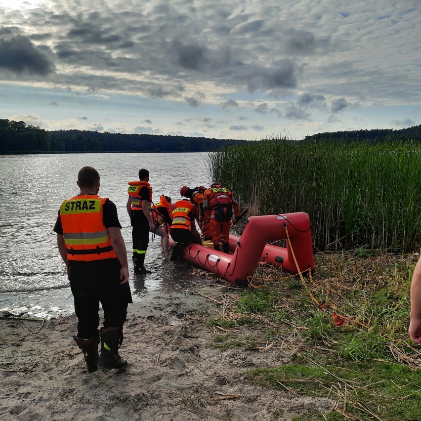 Bezpieczeństwo nad jeziorem  w Wągrowcu. Ważny apel straży pożarnej 