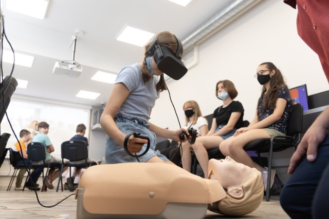 Szkolenia pierwszej pomocy realizowane przez JSW odbywają się przy wykorzystaniu wirtualnej rzeczywistości.