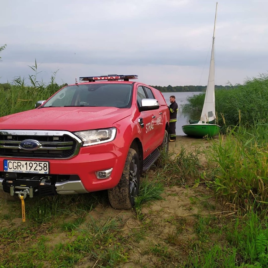 Na Jeziorze Nogat w powiecie grudziądzkim dryfowała...