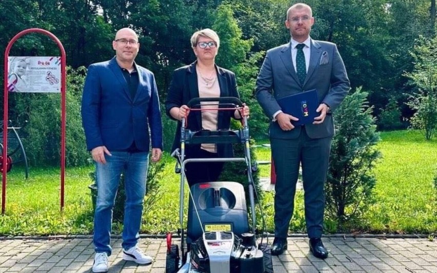Zakładu Oczyszczania Miasta Mysłowice podarował Domowi Dziecka im. św. Ojca Pio prezent