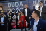 Lębork. Prezydent Andrzej Duda spotkał się z mieszkańcami na placu Pokoju. Starsza o 5 lat Gabrysia też była