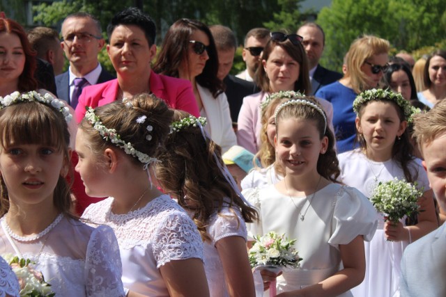 Pierwsza Komunia Święta w parafii pod wezwaniem Zesłania Ducha Świętego na osiedlu Przytorze w Bełchatowie, 5 maja 2024 r.