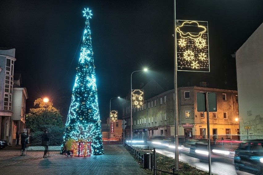 Tak prezentują się iluminacje świąteczne w Gubinie w tym...