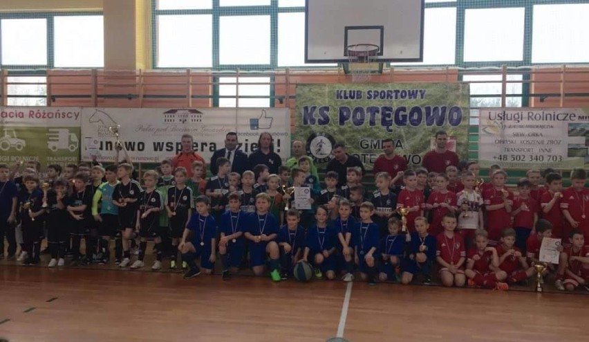 Halowy Turniej Piłki Nożnej dla juniorów w Potęgowie