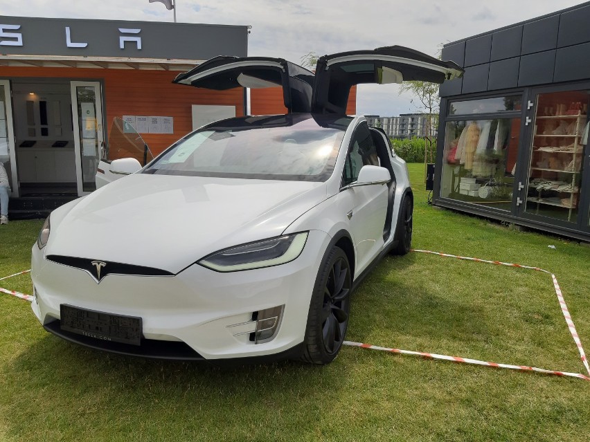 Tesla pop-up store na Wilanowie. Ekskluzywna marka pojawiła się na chwilę przy Klimczaka