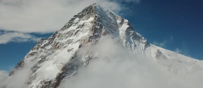 Andrzej Bargiel na szczycie K2. Czas na zjazd na nartach