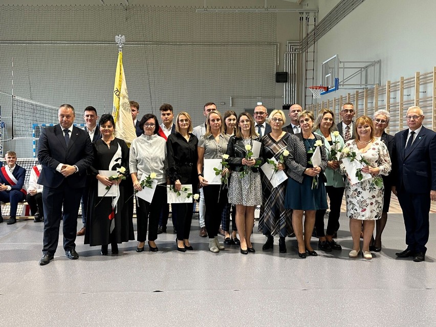 Oficjalne otwarcie hali sportowej w Karsznicach i wielkie święto nauczycieli 
