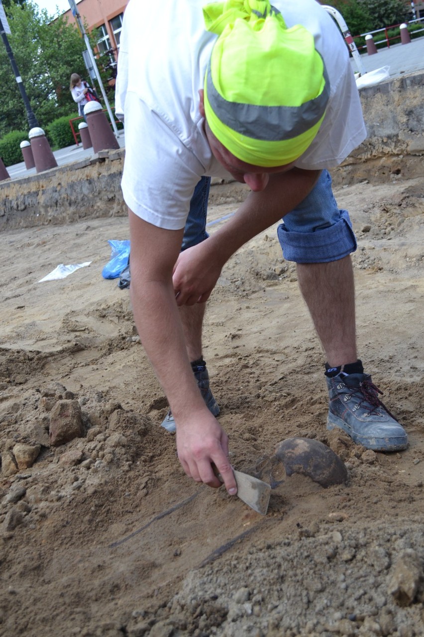 Prace archeologiczne na deptaku