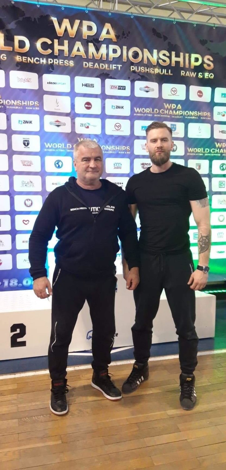 Mirosław Urbaniak z wynikiem 157,5 kg wygrał kategorię Masters 60-64 lata do 90 kg