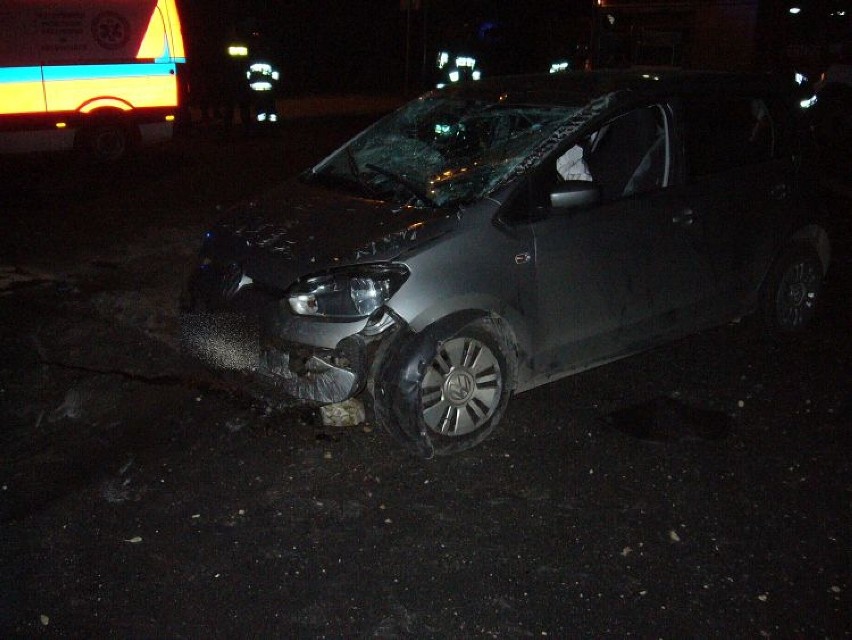 Straż Pożarna w Żorach: samochód dachował na rondzie