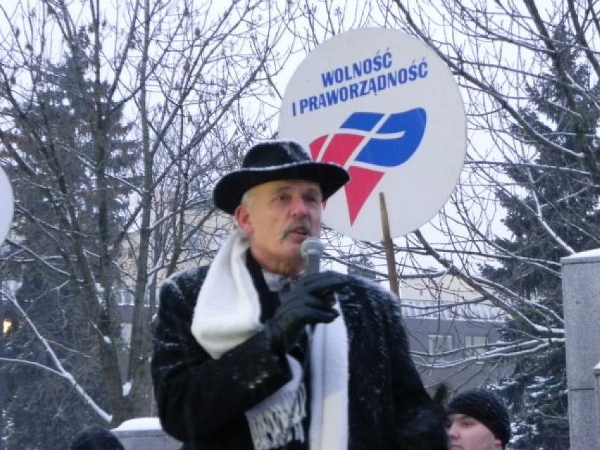 Janusz Korwin-Mikke podczas protestu przeciwko podatkom pod...